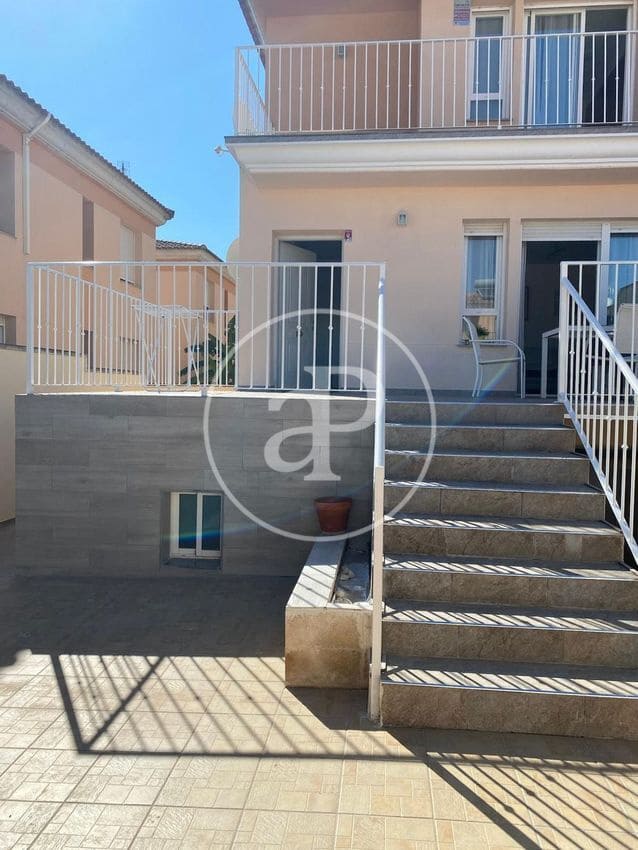 5 slaapkamer Appartement te huur in La Pobla de Vallbona met garage - € 1.450 (Ref: 9942600)