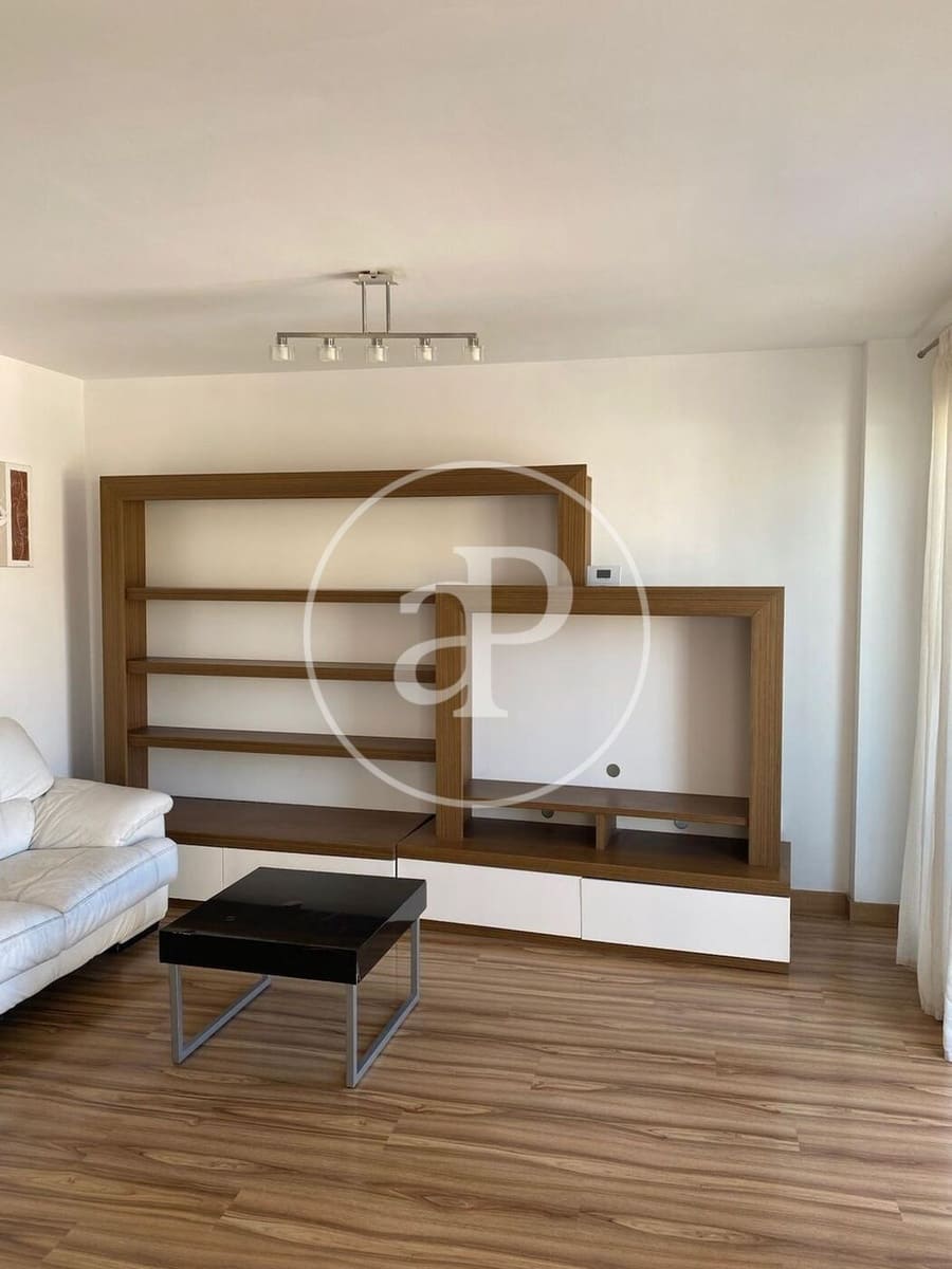 5 slaapkamer Appartement te huur in La Pobla de Vallbona met garage - € 1.450 (Ref: 9942600)