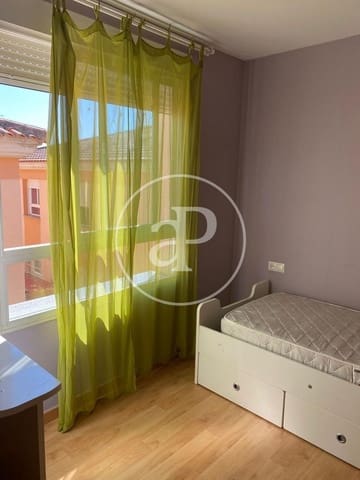 5 slaapkamer Appartement te huur in La Pobla de Vallbona met garage - € 1.450 (Ref: 9942600)