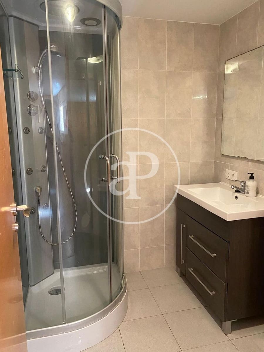 5 slaapkamer Appartement te huur in La Pobla de Vallbona met garage - € 1.450 (Ref: 9942600)