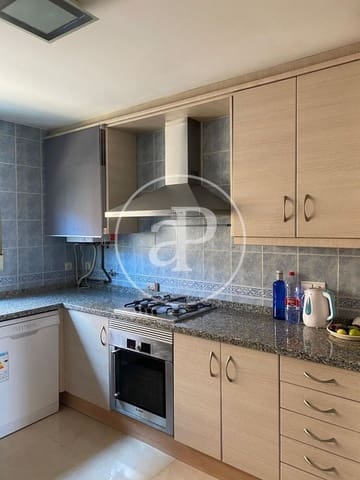 5 slaapkamer Appartement te huur in La Pobla de Vallbona met garage - € 1.450 (Ref: 9942600)
