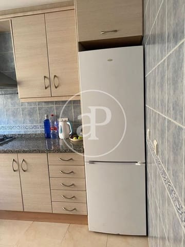 5 slaapkamer Appartement te huur in La Pobla de Vallbona met garage - € 1.450 (Ref: 9942600)