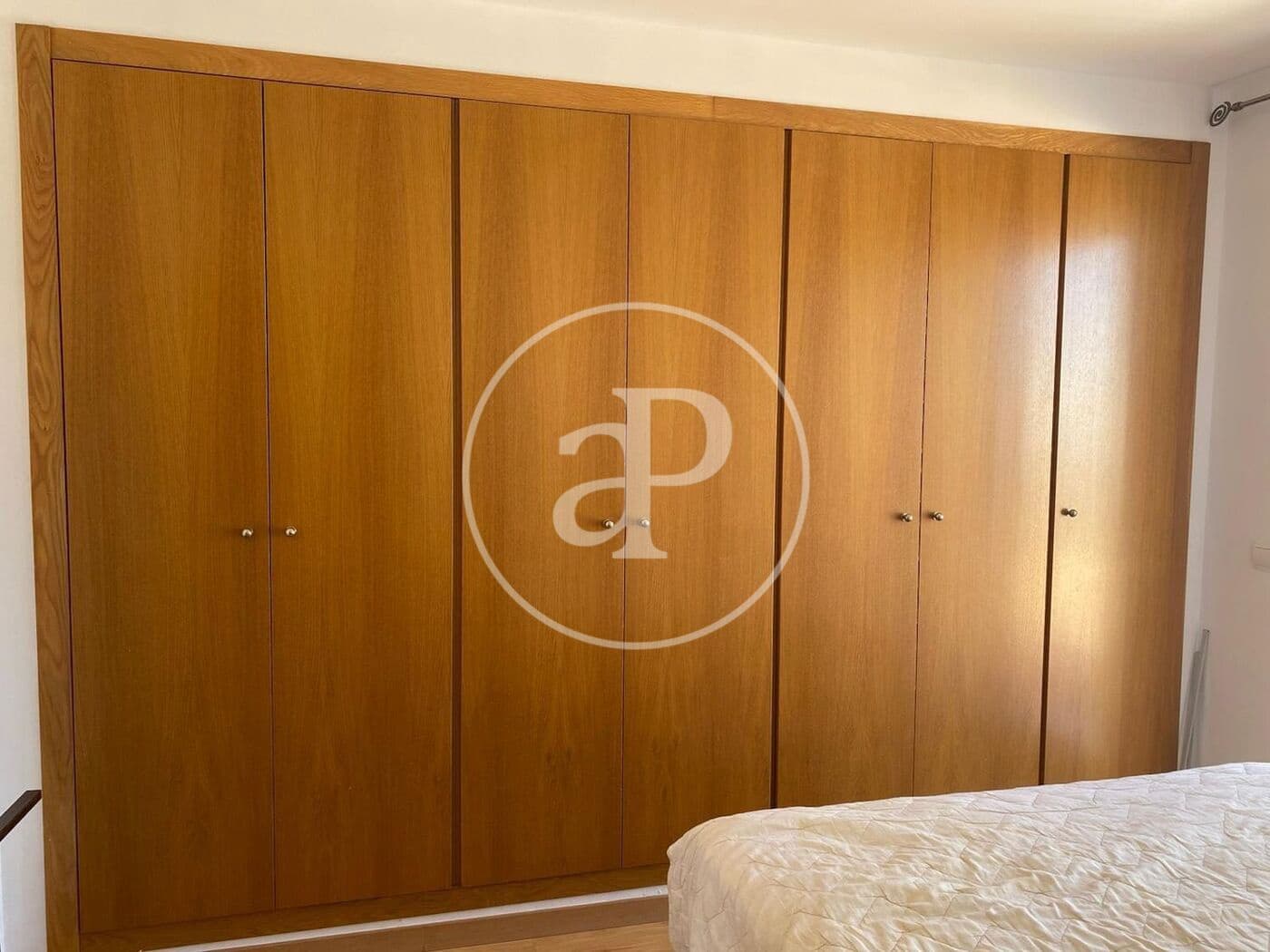 5 slaapkamer Appartement te huur in La Pobla de Vallbona met garage - € 1.450 (Ref: 9942600)