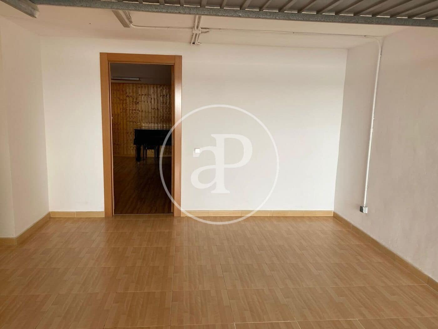 5 slaapkamer Appartement te huur in La Pobla de Vallbona met garage - € 1.450 (Ref: 9942600)