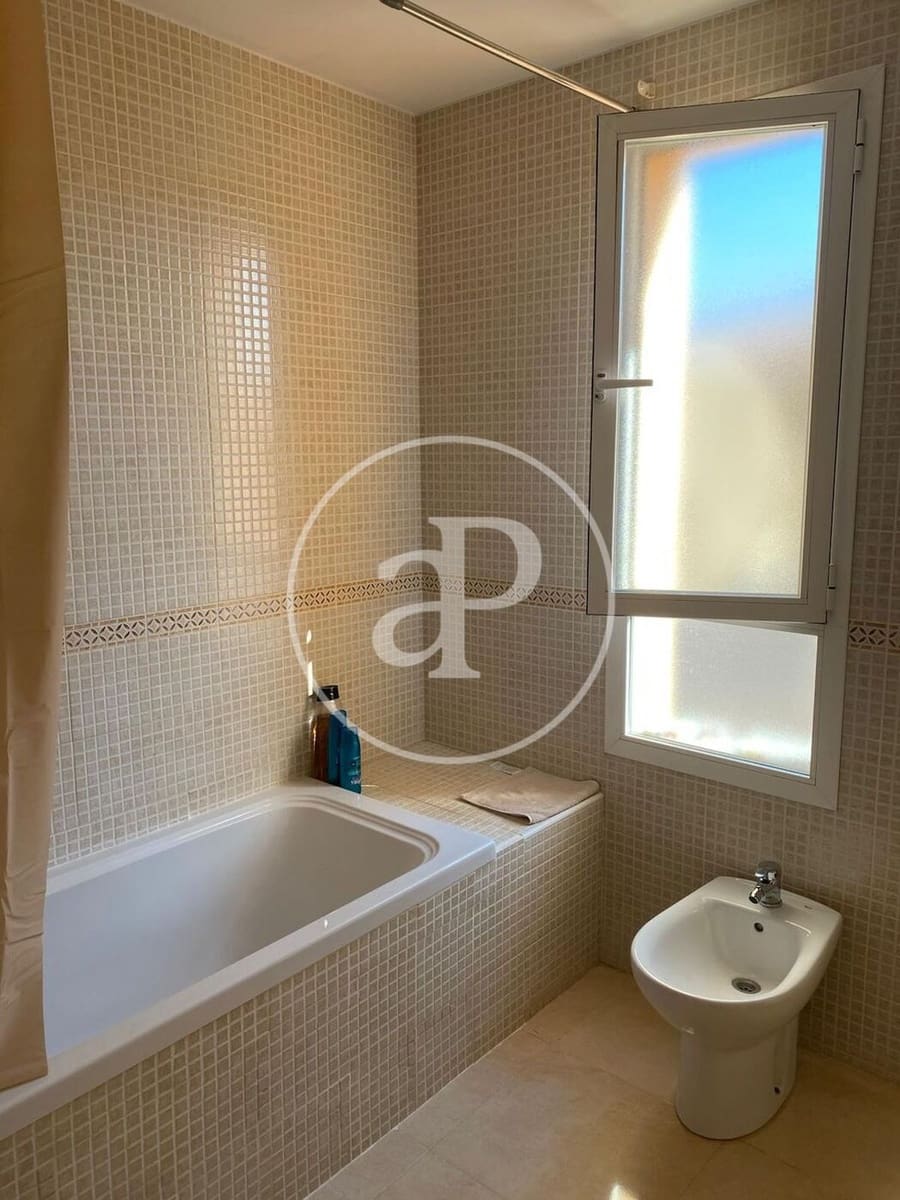 5 slaapkamer Appartement te huur in La Pobla de Vallbona met garage - € 1.450 (Ref: 9942600)