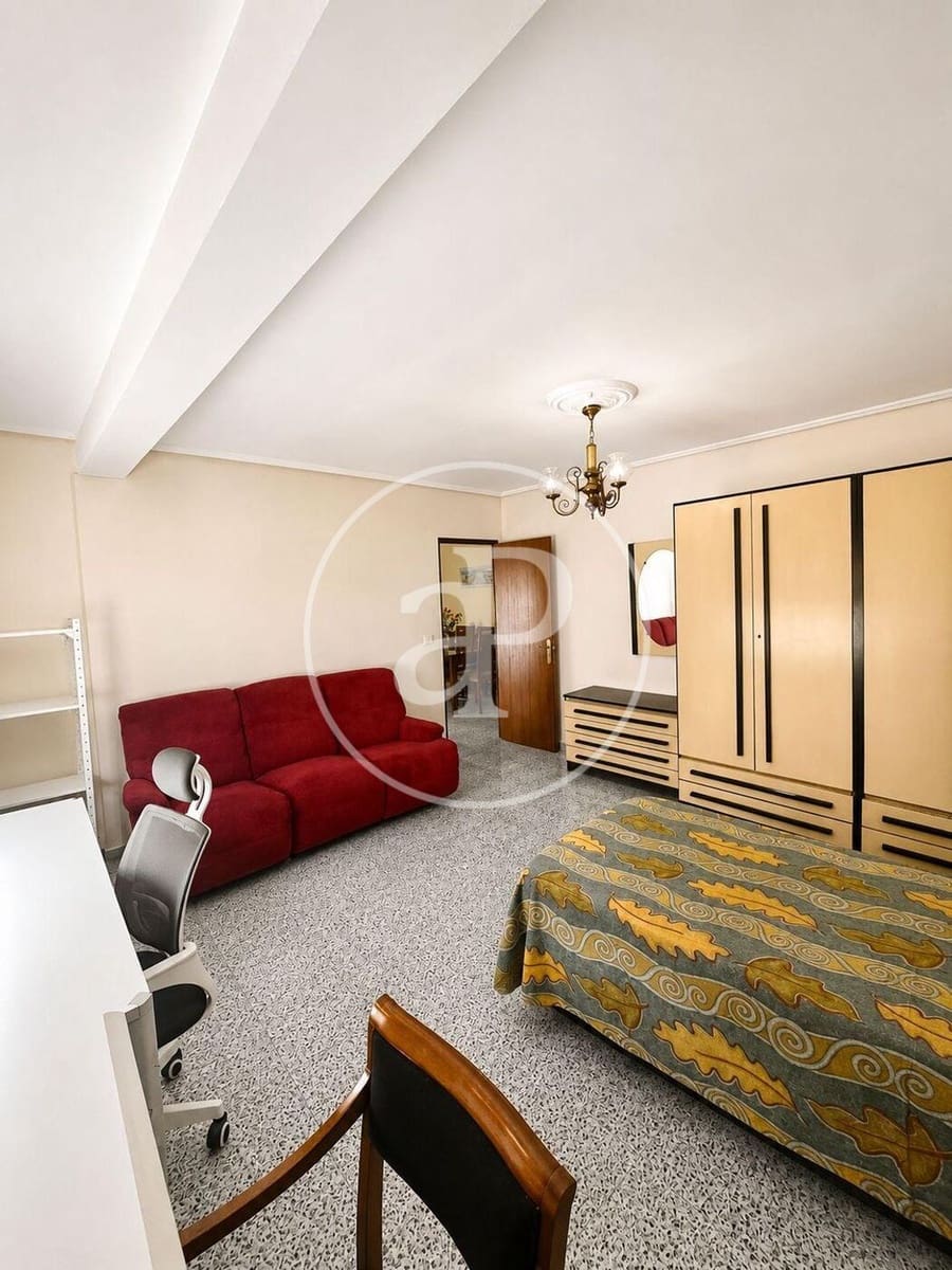 3 bedroom Apartment for rent in Valencia city - € 1,300 (Ref: 9945792)