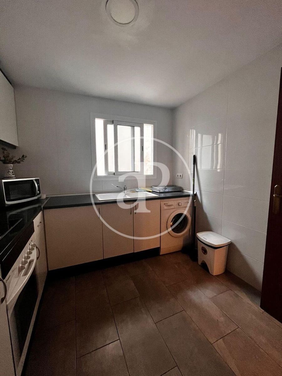 3 bedroom Apartment for rent in Valencia city - € 1,300 (Ref: 9945792)