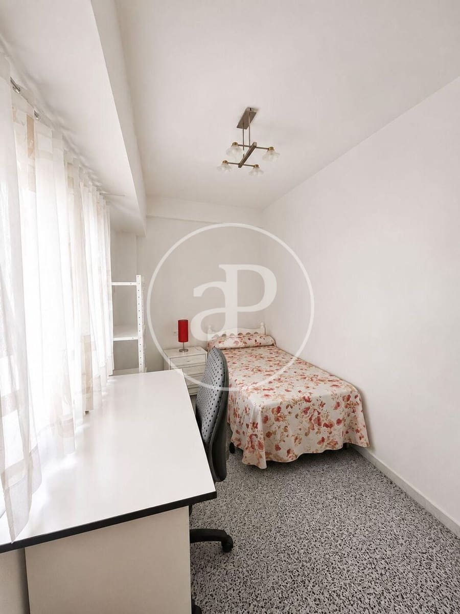 3 bedroom Apartment for rent in Valencia city - € 1,300 (Ref: 9945792)