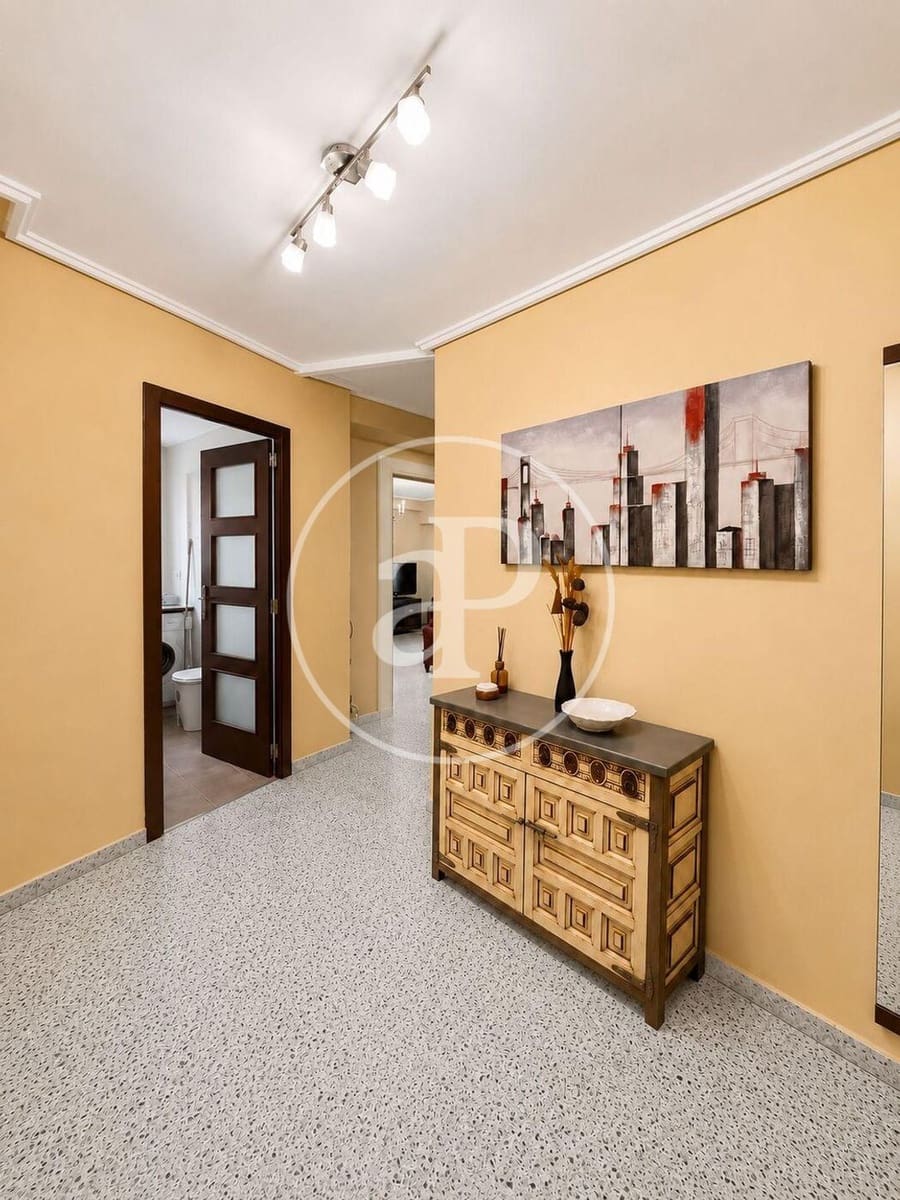3 bedroom Apartment for rent in Valencia city - € 1,300 (Ref: 9945792)