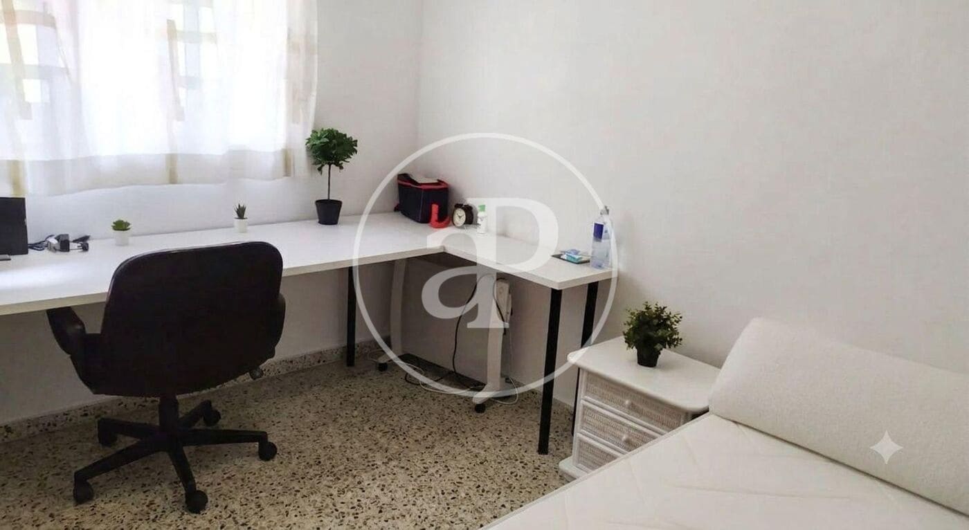 3 bedroom Apartment for rent in Valencia city - € 1,300 (Ref: 9945792)
