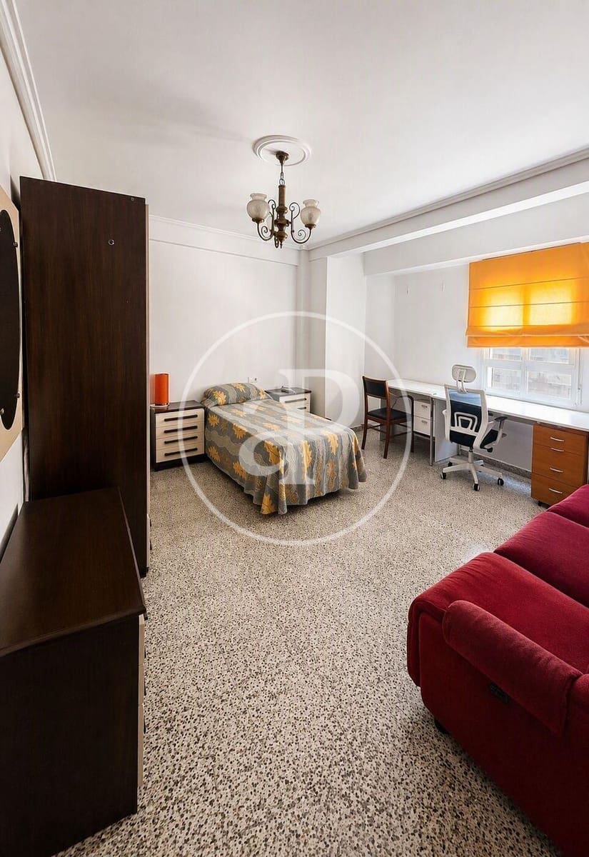 3 bedroom Apartment for rent in Valencia city - € 1,300 (Ref: 9945792)