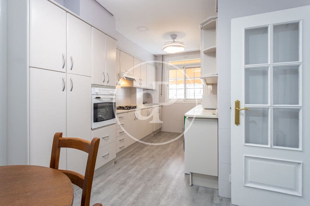 4 soveværelse Lejlighed til leje i Valencia by - € 2.100 (Ref: 9949861)