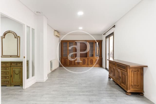 4 sovrum Lägenhet att hyra i El Mercat, Valencia stad - 2 100 € (Ref: 9949861)