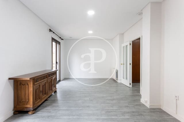 4 sovrum Lägenhet att hyra i El Mercat, Valencia stad - 2 100 € (Ref: 9949861)