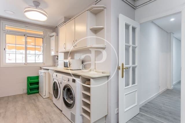 4 sovrum Lägenhet att hyra i El Mercat, Valencia stad - 2 100 € (Ref: 9949861)