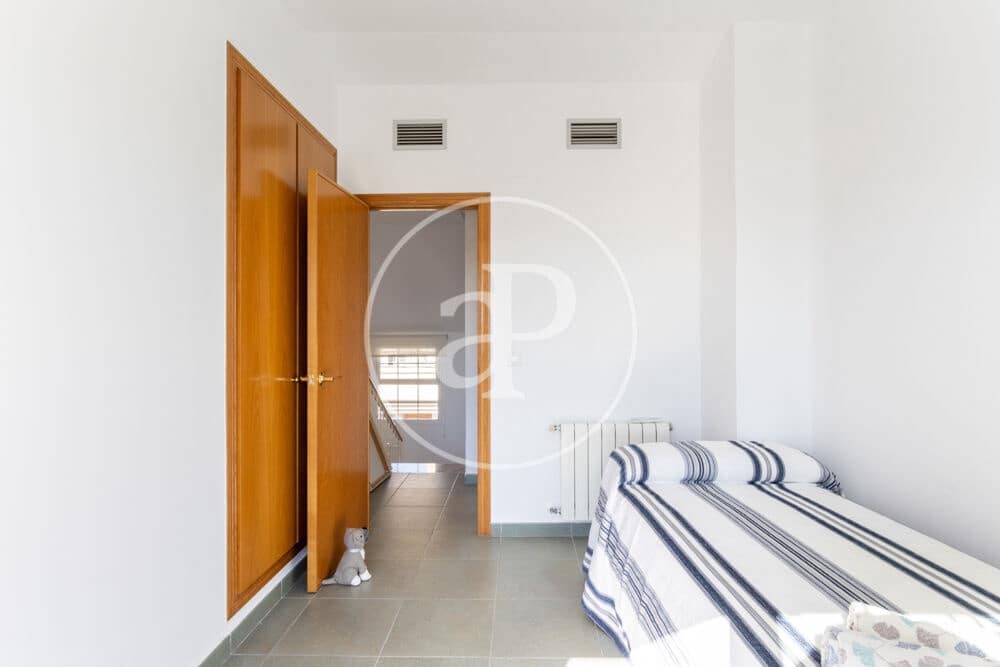 2 soveværelse Penthouse til leje i Betera med swimmingpool garage - € 2.500 (Ref: 9949865)