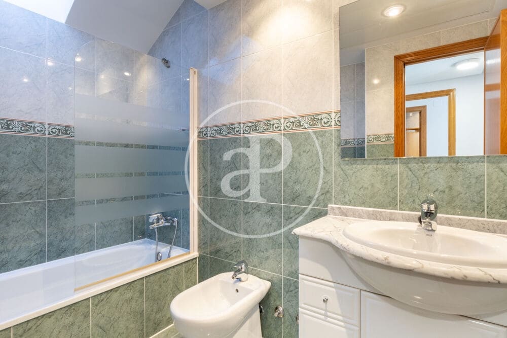 2 soveværelse Penthouse til leje i Betera med swimmingpool garage - € 2.500 (Ref: 9949865)