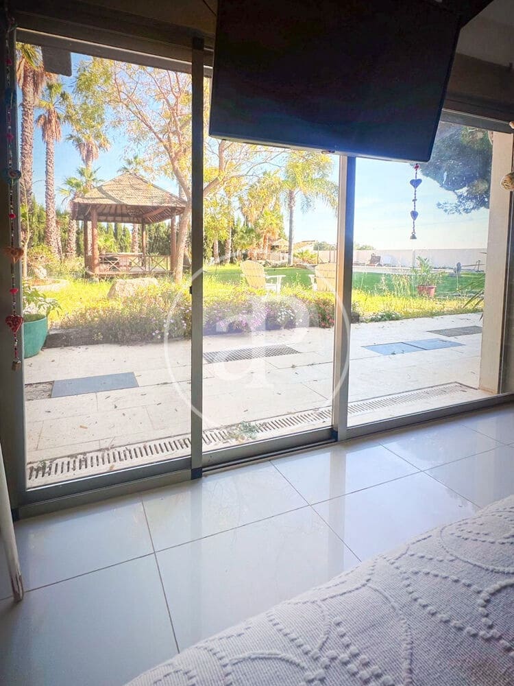 5 bedroom Villa for sale in Betera with pool - € 650,000 (Ref: 9949876)