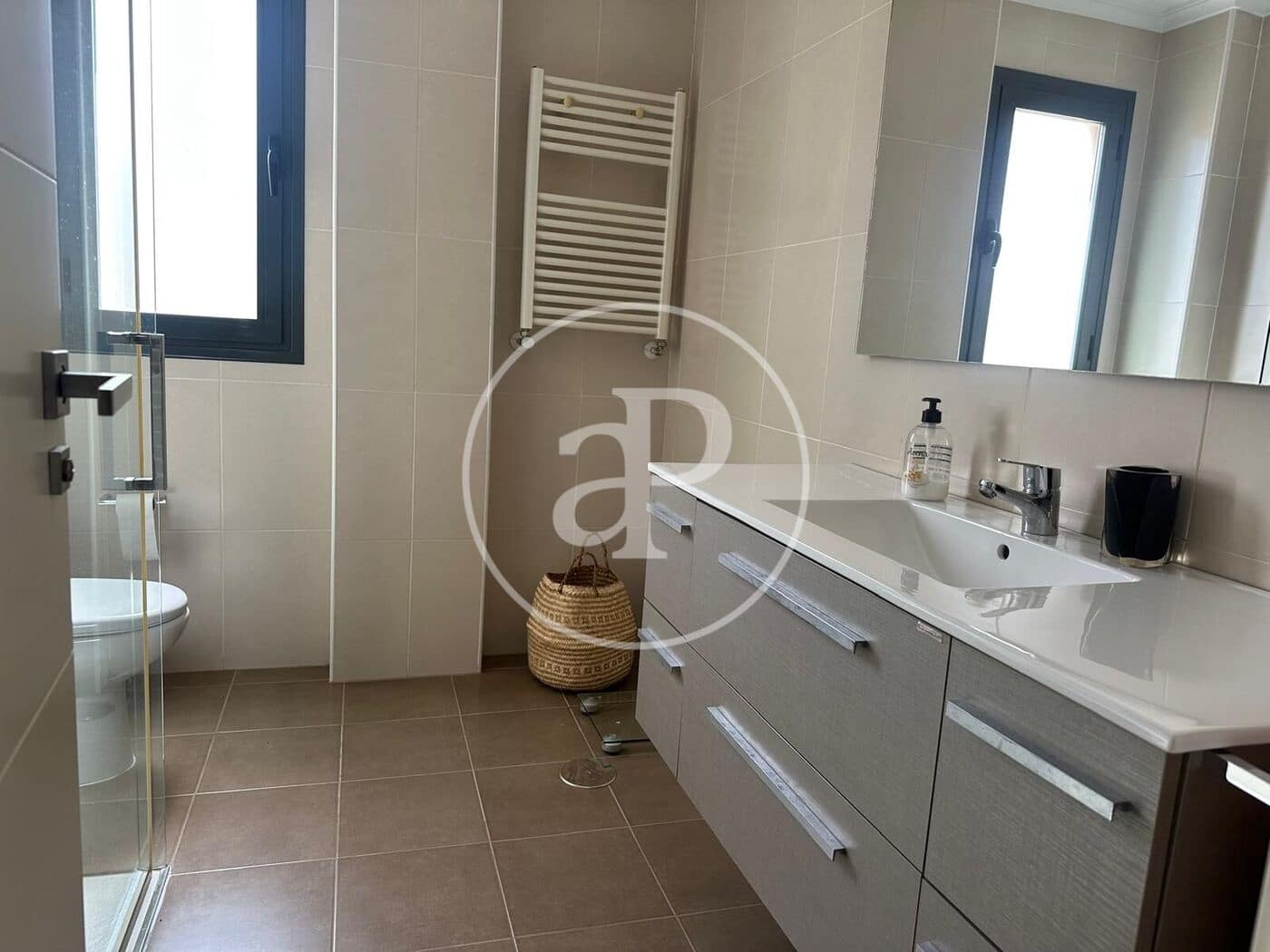 3 quarto Apartamento para arrendar em Arenales del Sol com piscina garagem - 1 800 € (Ref: 9952702)
