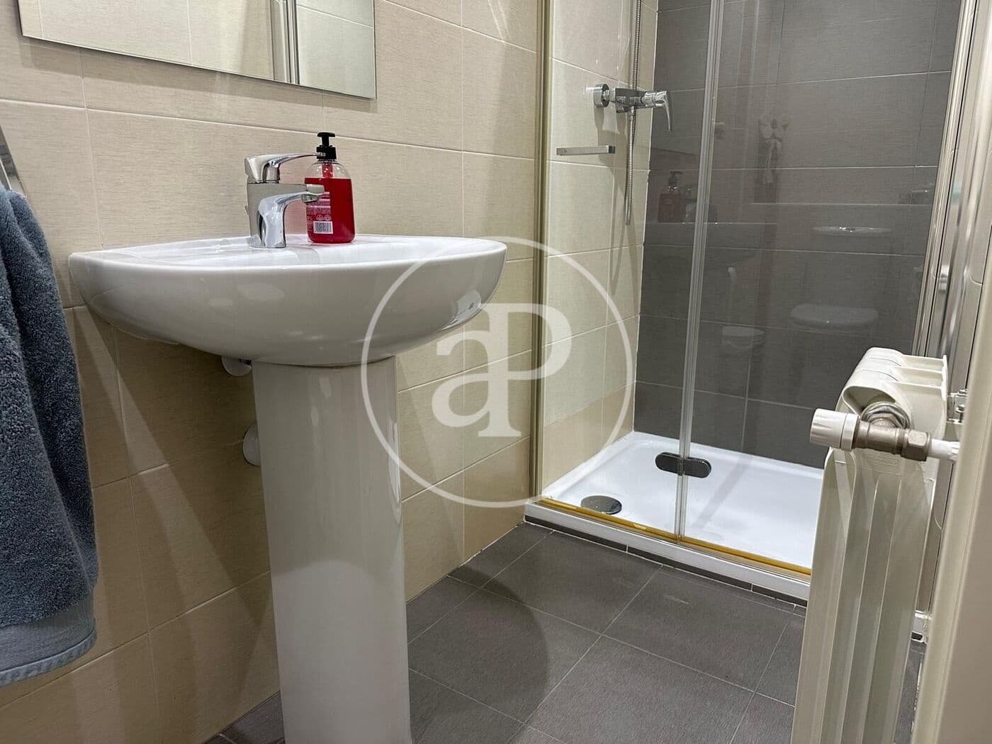 3 quarto Apartamento para arrendar em Arenales del Sol com piscina garagem - 1 800 € (Ref: 9952702)