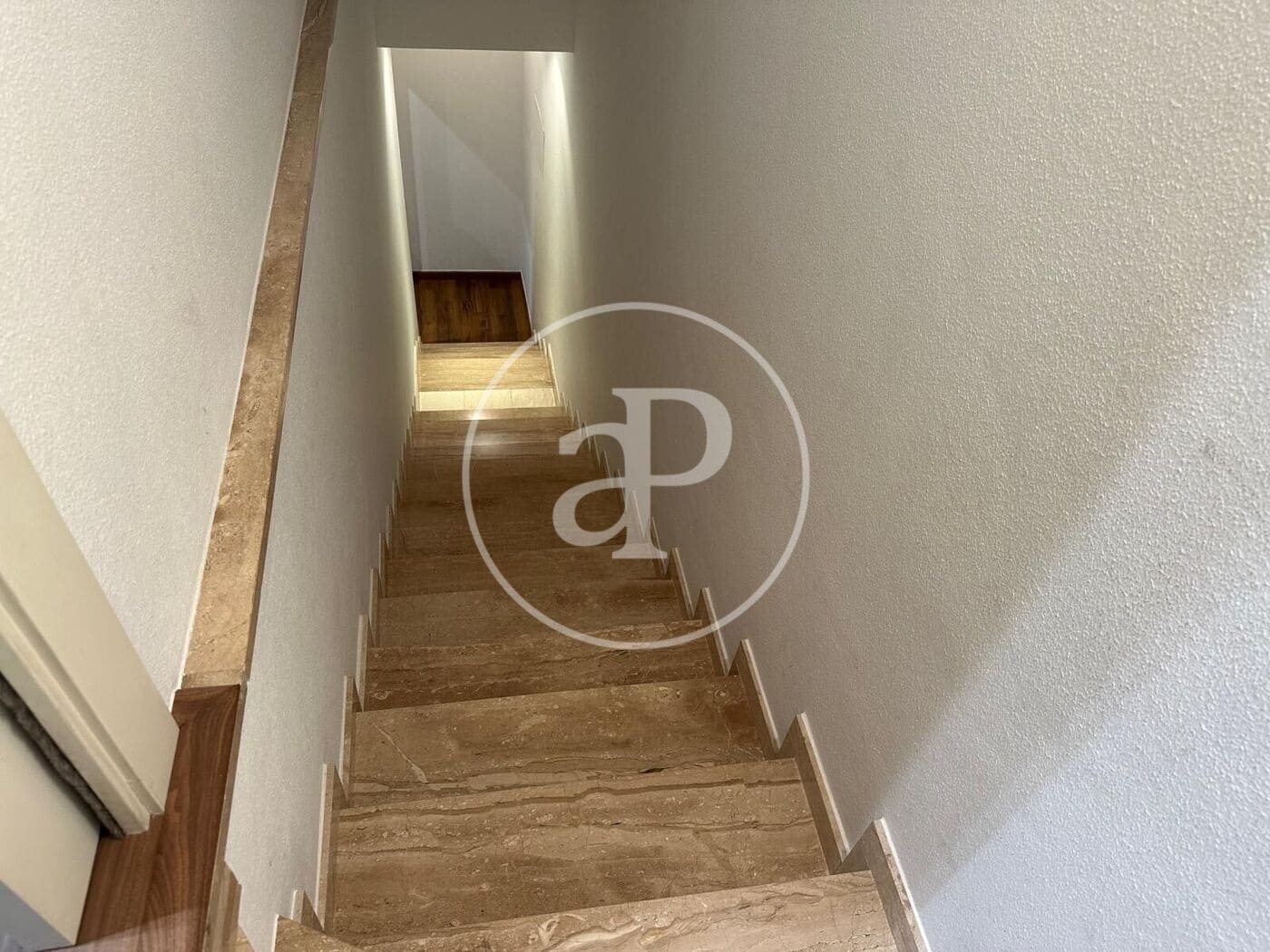 3 quarto Apartamento para arrendar em Arenales del Sol com piscina garagem - 1 800 € (Ref: 9952702)