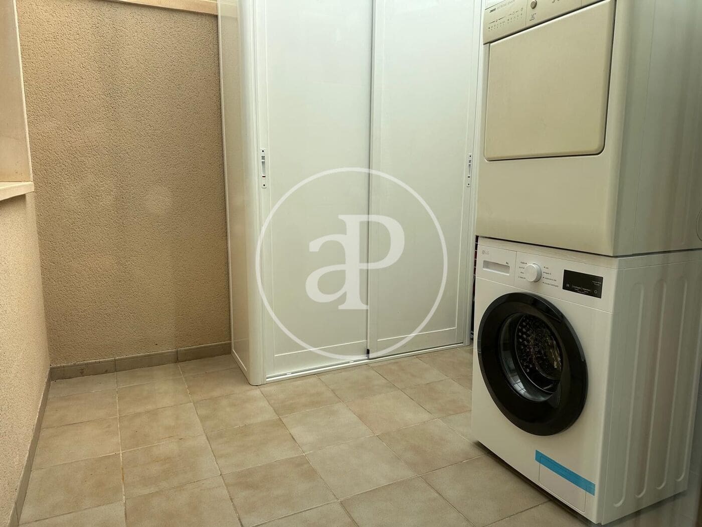 3 quarto Apartamento para arrendar em Arenales del Sol com piscina garagem - 1 800 € (Ref: 9952702)