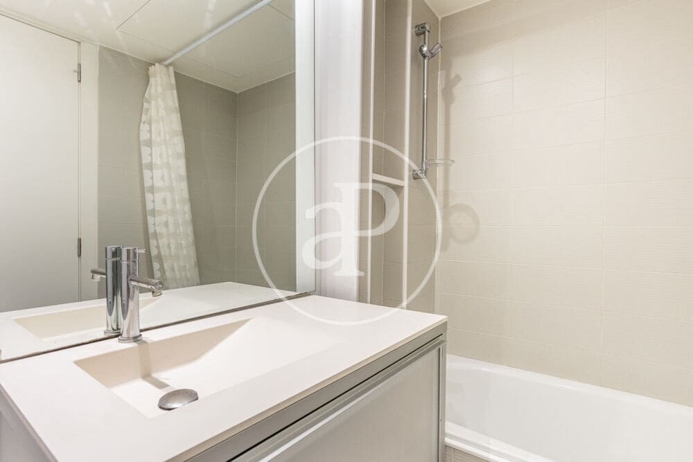 3 bedroom Apartment for rent in Valencia city with garage - € 2,000 (Ref: 9952703)