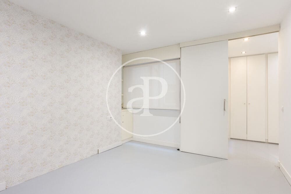3 bedroom Apartment for rent in Valencia city with garage - € 2,000 (Ref: 9952703)