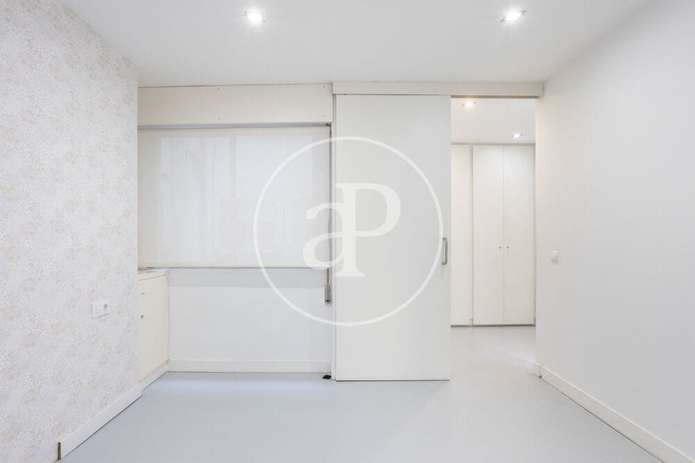 3 bedroom Apartment for rent in Valencia city with garage - € 2,000 (Ref: 9952703)