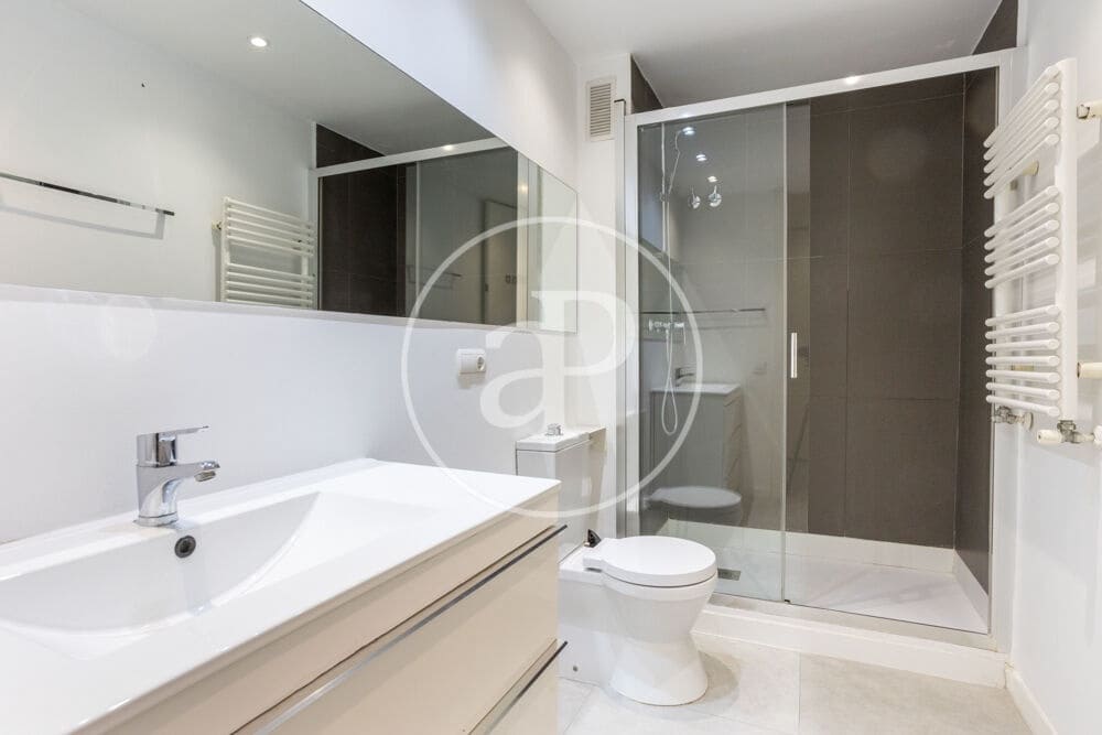 3 bedroom Apartment for rent in Valencia city with garage - € 2,000 (Ref: 9952703)