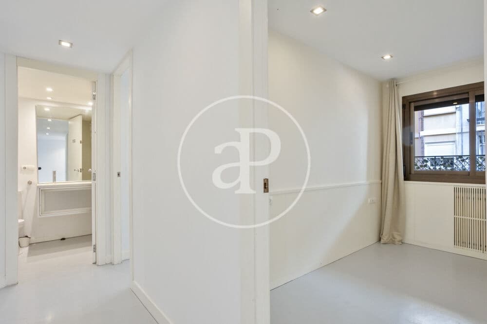 3 bedroom Apartment for rent in Valencia city with garage - € 2,000 (Ref: 9952703)