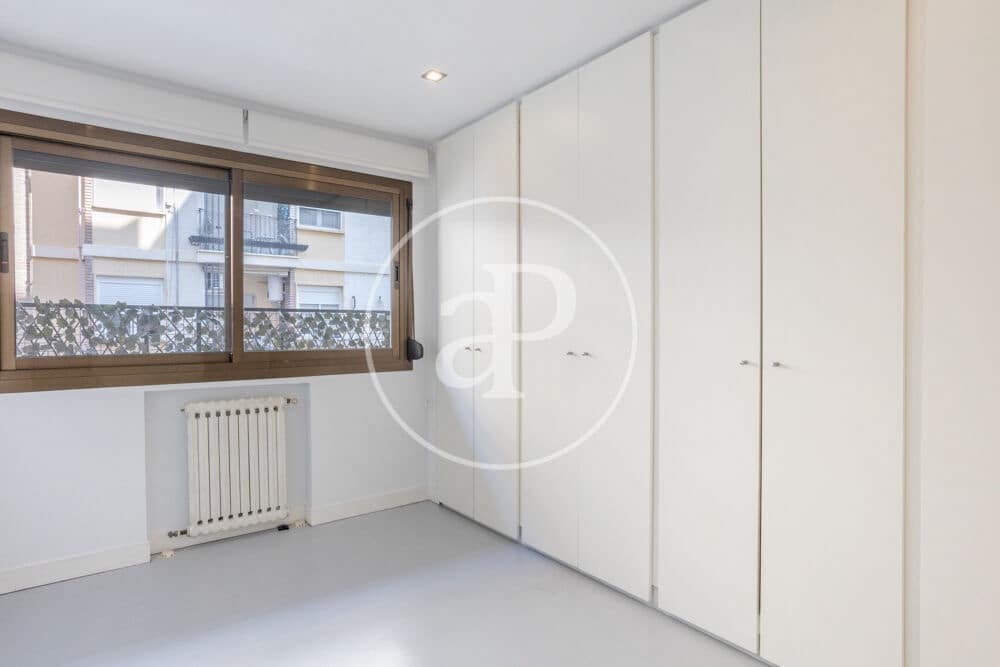 3 bedroom Apartment for rent in Valencia city with garage - € 2,000 (Ref: 9952703)
