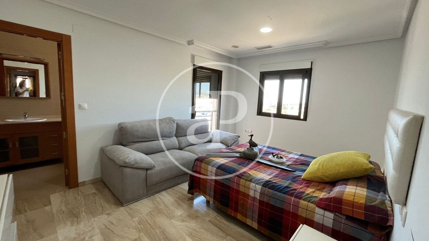 Apartamento de 3 habitaciones en Arenales del Sol en alquiler con piscina - 1.800 € (Ref: 9954293)