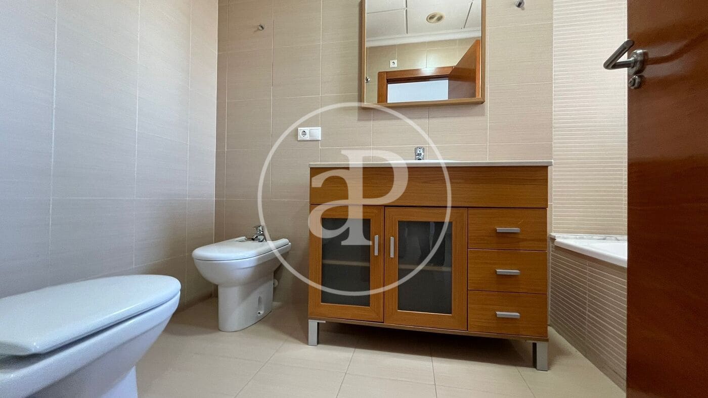 Apartamento de 3 habitaciones en Arenales del Sol en alquiler con piscina - 1.800 € (Ref: 9954293)