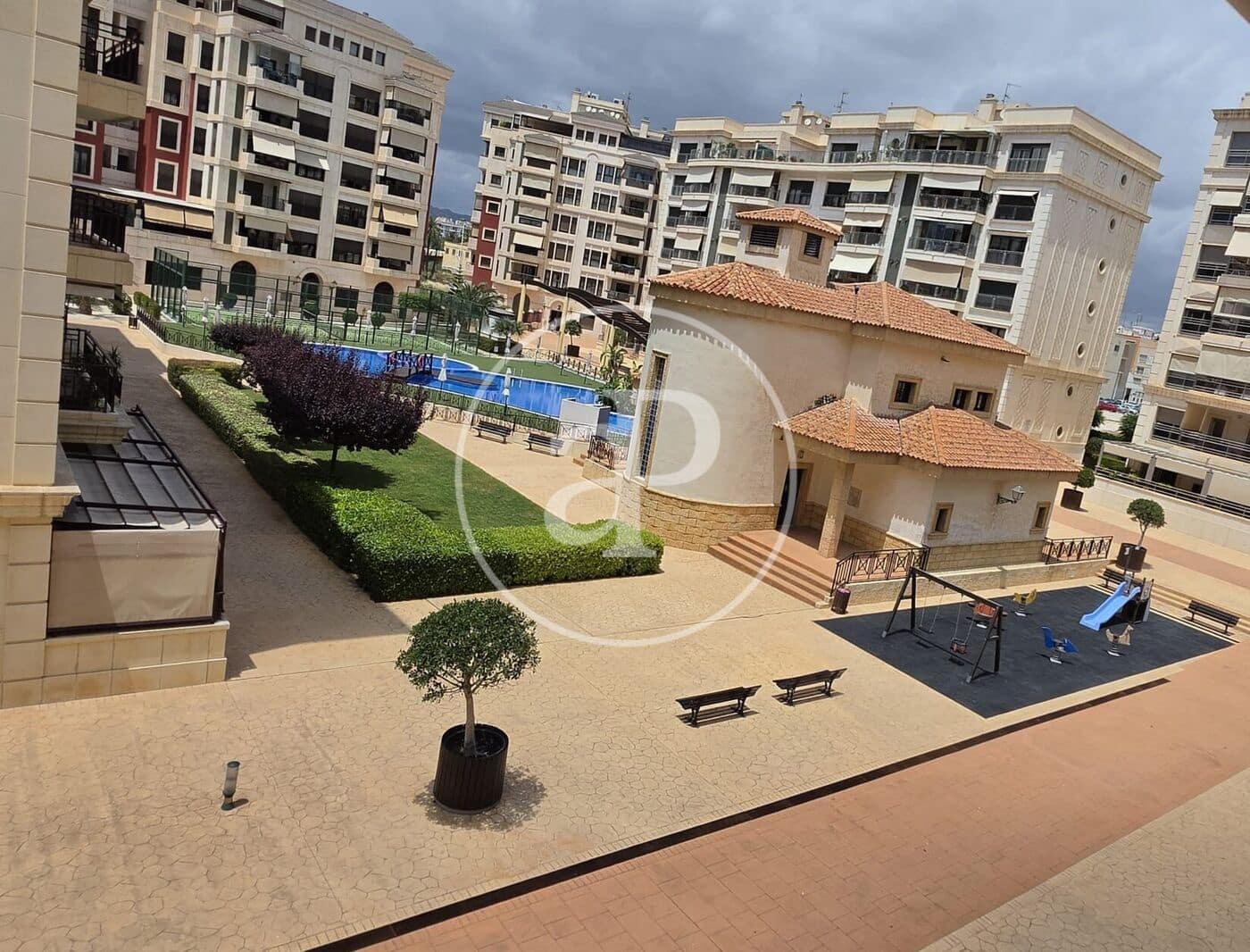 Apartamento de 3 habitaciones en Arenales del Sol en alquiler con piscina - 1.800 € (Ref: 9954293)