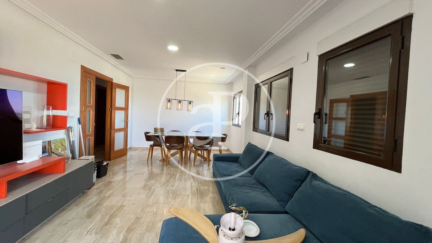 Apartamento de 3 habitaciones en Arenales del Sol en alquiler con piscina - 1.800 € (Ref: 9954293)