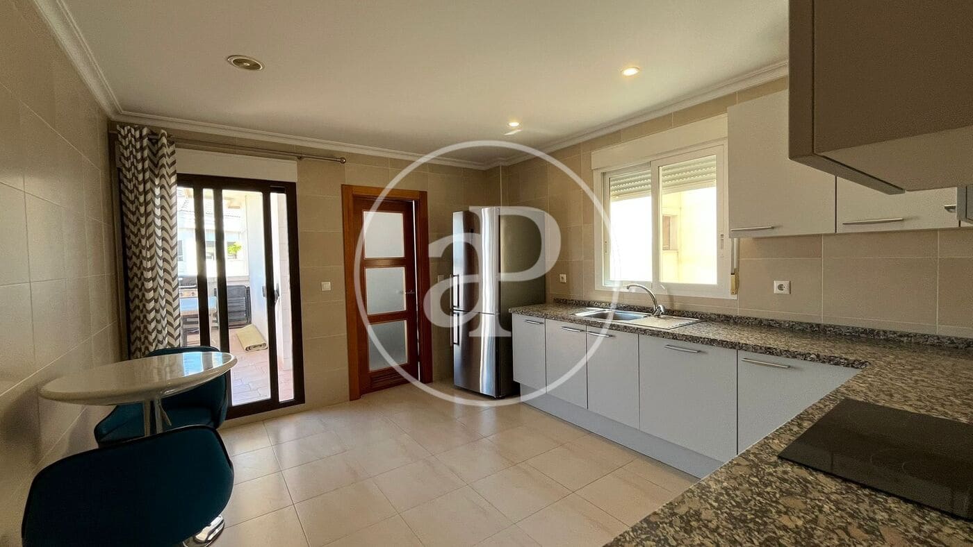 Apartamento de 3 habitaciones en Arenales del Sol en alquiler con piscina - 1.800 € (Ref: 9954293)