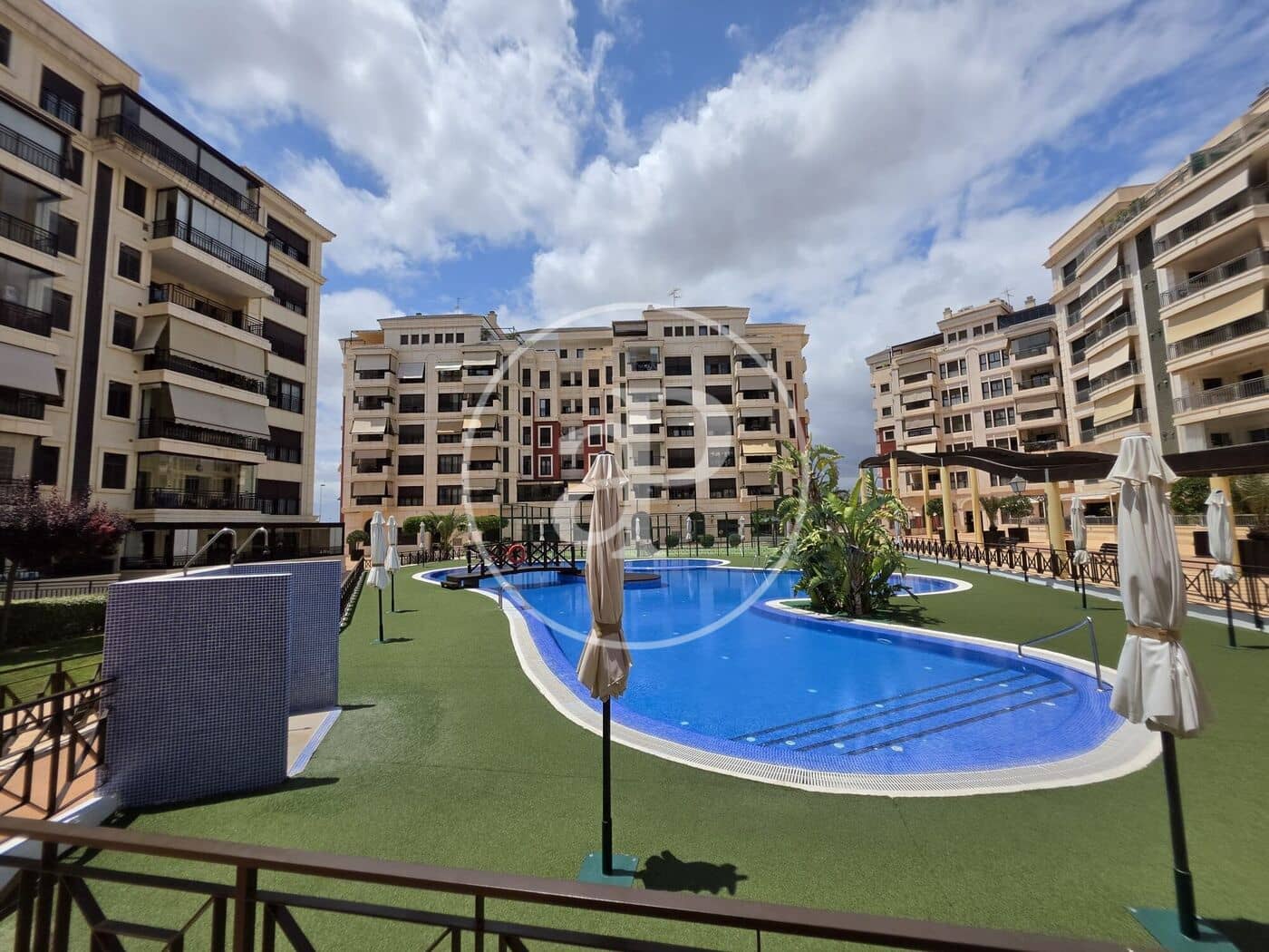 Apartamento de 3 habitaciones en Arenales del Sol en alquiler con piscina - 1.800 € (Ref: 9954293)