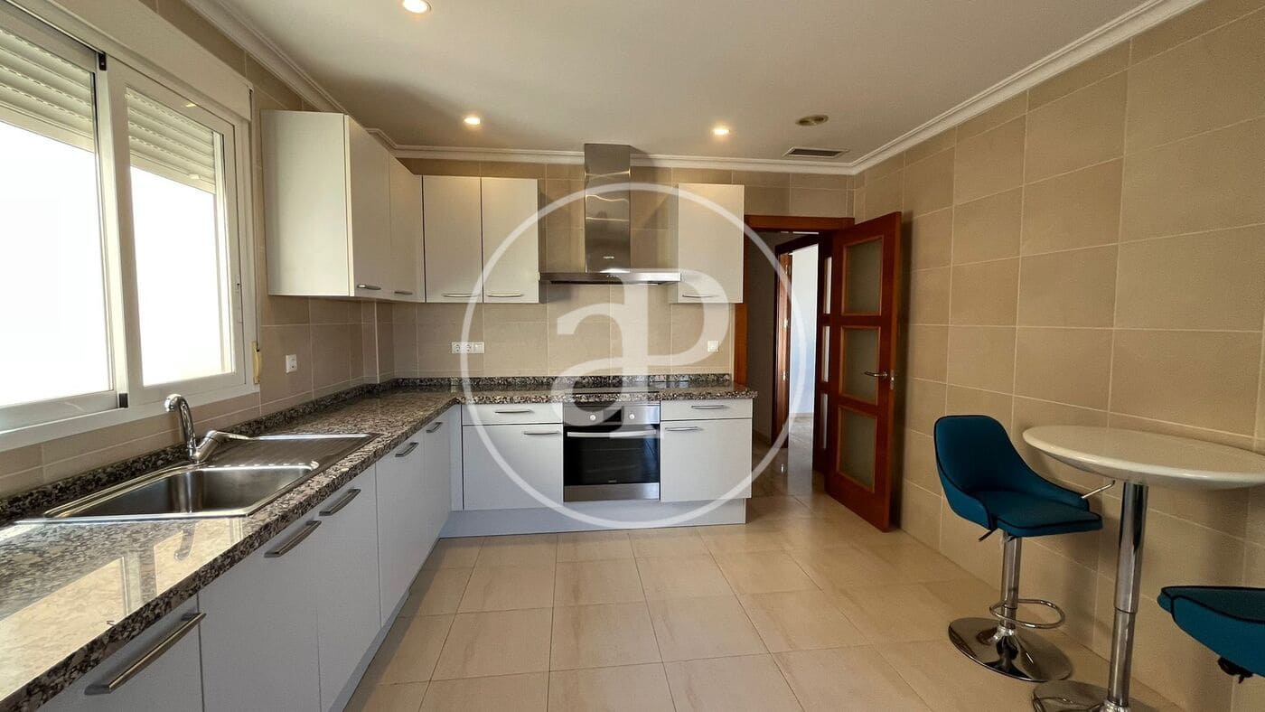 Apartamento de 3 habitaciones en Arenales del Sol en alquiler con piscina - 1.800 € (Ref: 9954293)
