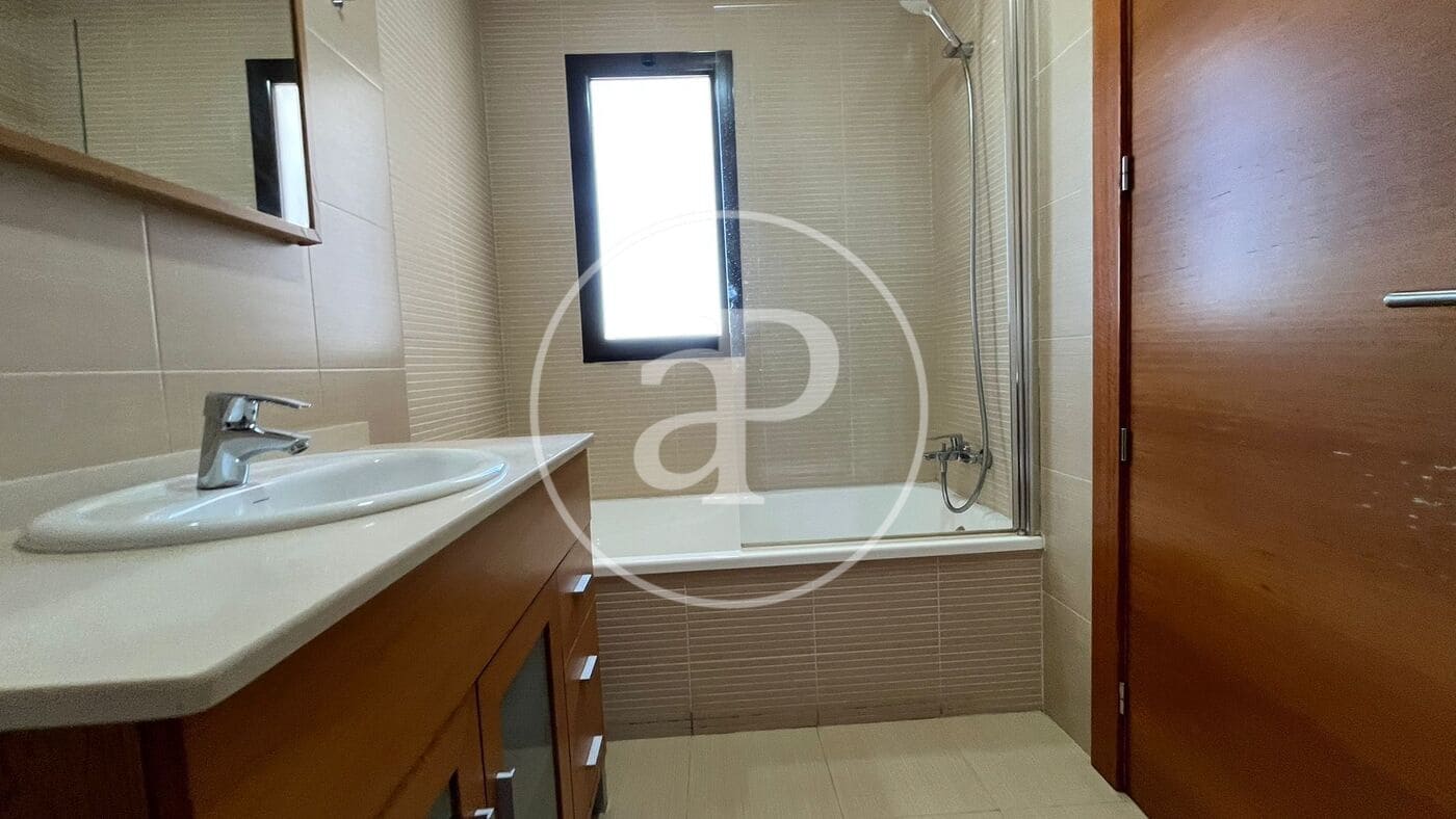 Apartamento de 3 habitaciones en Arenales del Sol en alquiler con piscina - 1.800 € (Ref: 9954293)