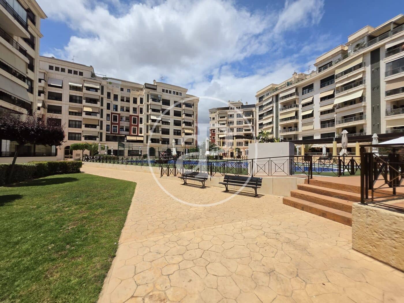 Apartamento de 3 habitaciones en Arenales del Sol en alquiler con piscina - 1.800 € (Ref: 9954293)