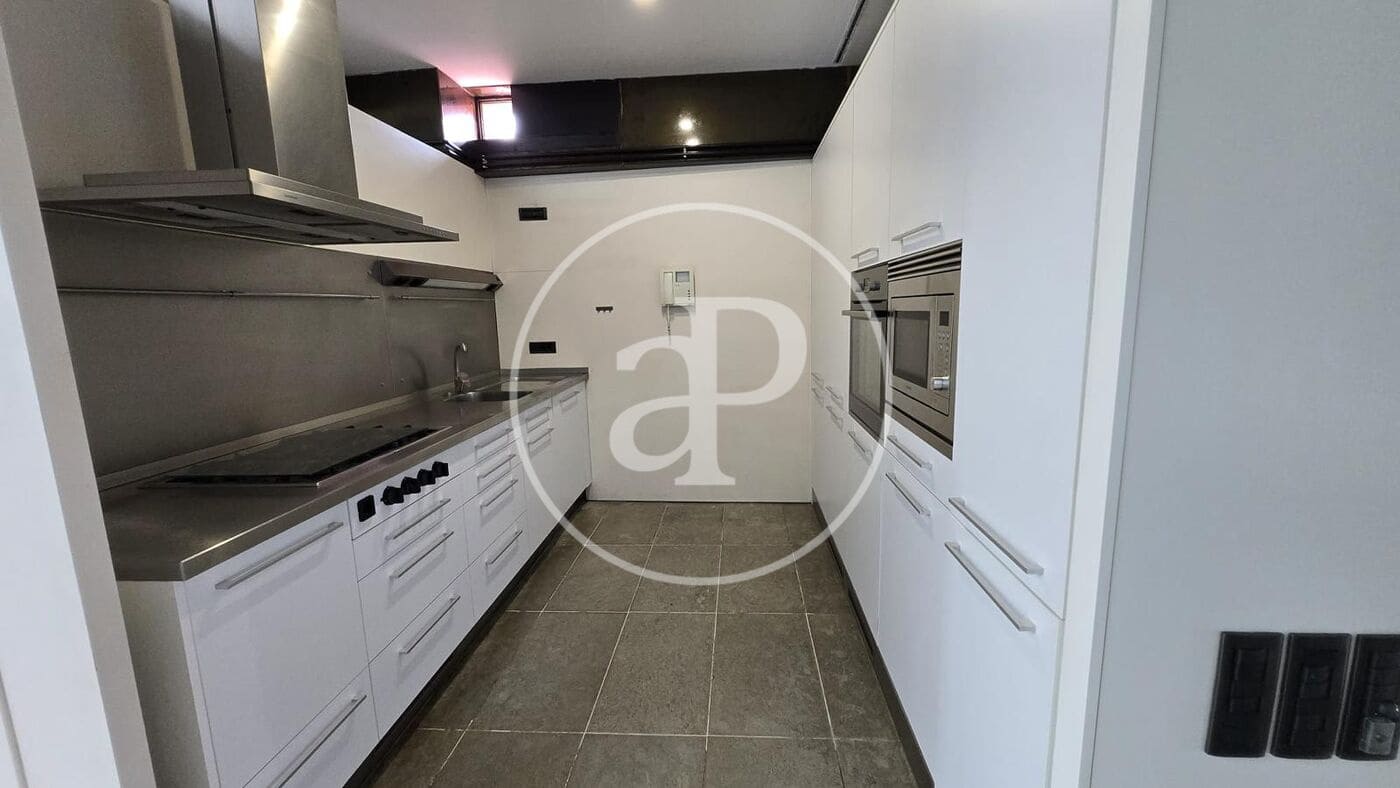 4 makuuhuone Huoneisto vuokrattavana paikassa Valencia kaupunki mukana 
autotalli - 3 300 € (Ref: 9958045)
