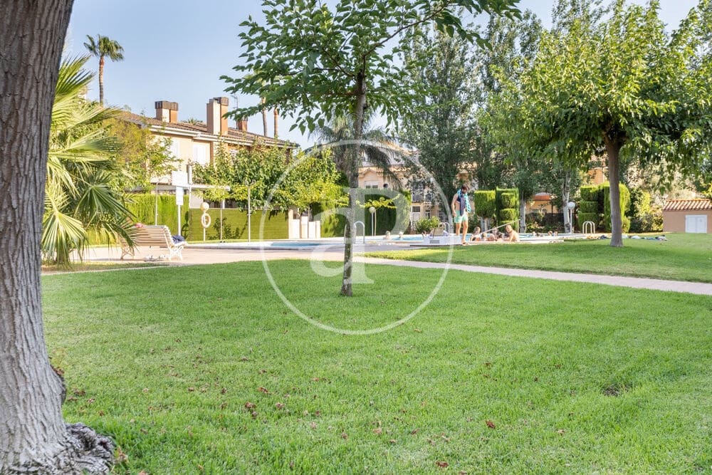 4 bedroom Villa for sale in Castello de la Plana with pool - € 440,000 (Ref: 9959839)