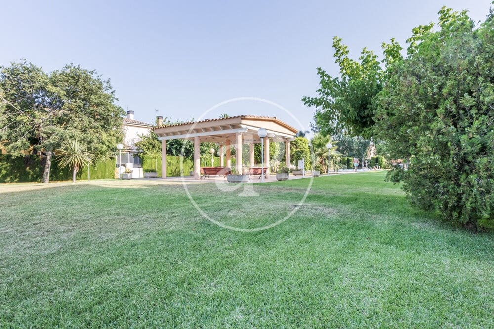 4 bedroom Villa for sale in Castello de la Plana with pool - € 440,000 (Ref: 9959839)