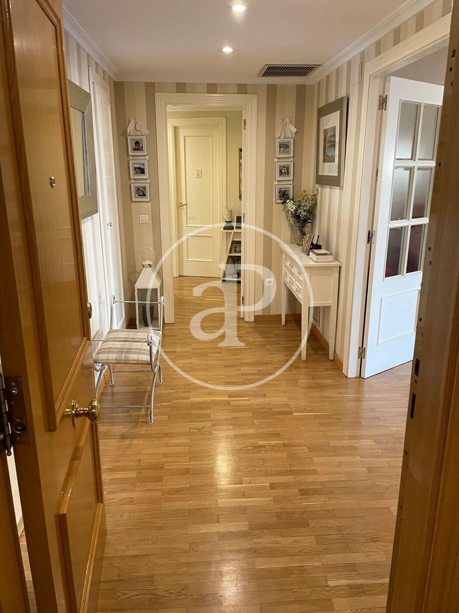 3 sypialnia Apartament do wynajęcia w Miasto Walencja z garażem - 2 300 € (Ref: 9959840)