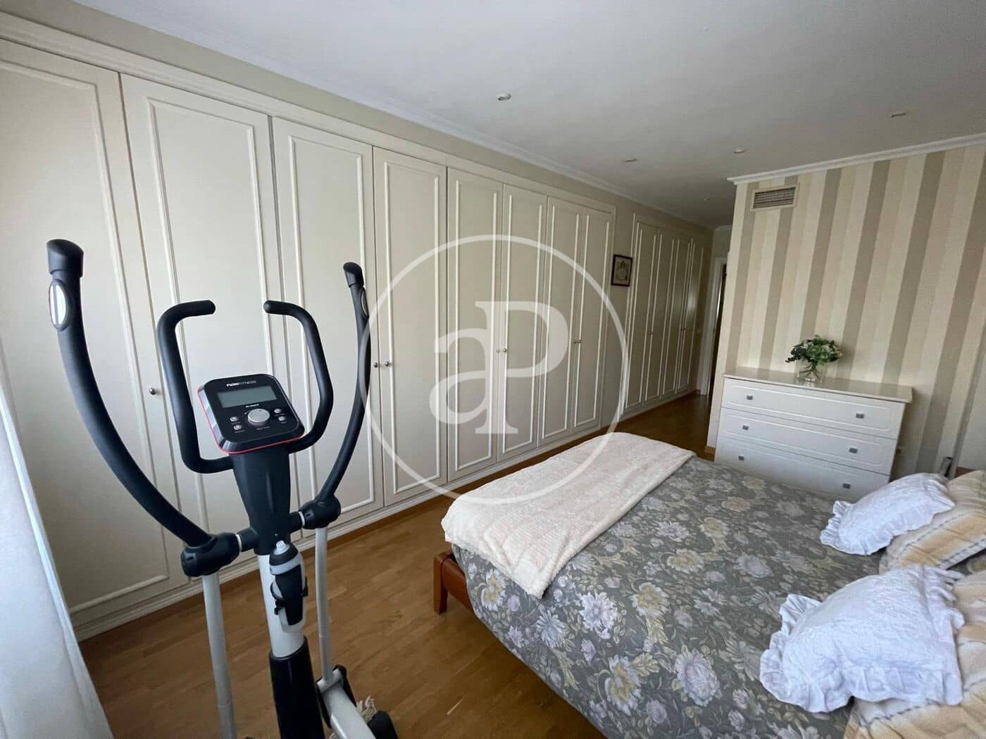 3 sypialnia Apartament do wynajęcia w Miasto Walencja z garażem - 2 300 € (Ref: 9959840)