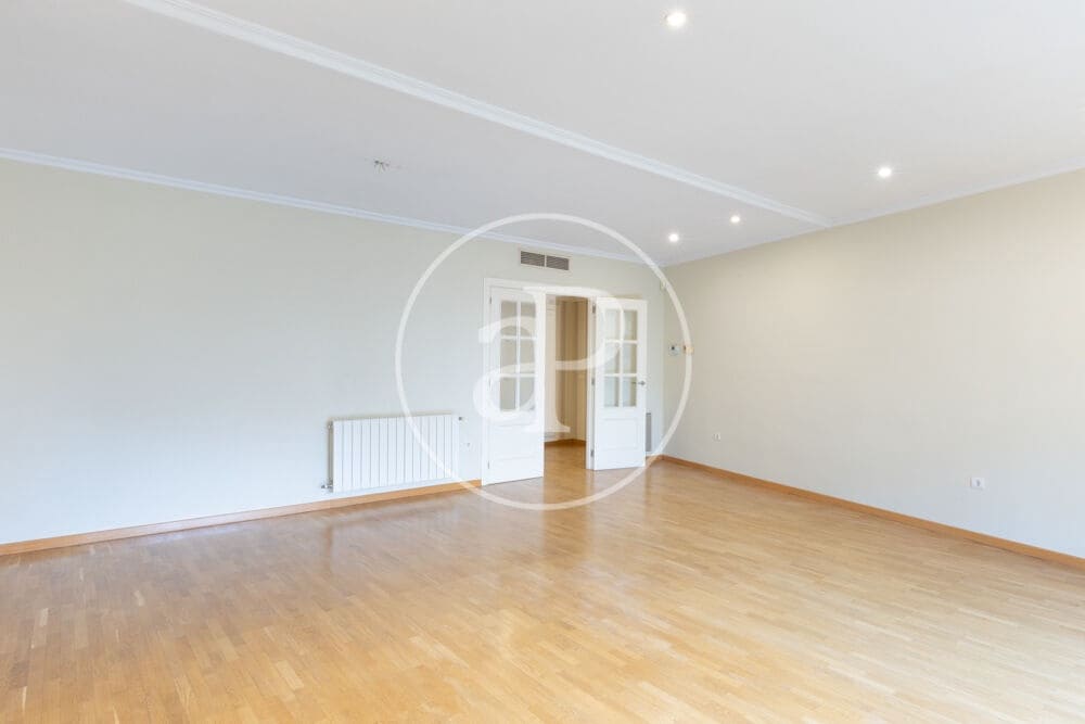 3 bedroom Apartment for rent in Valencia city with garage - € 2,300 (Ref: 9959840)