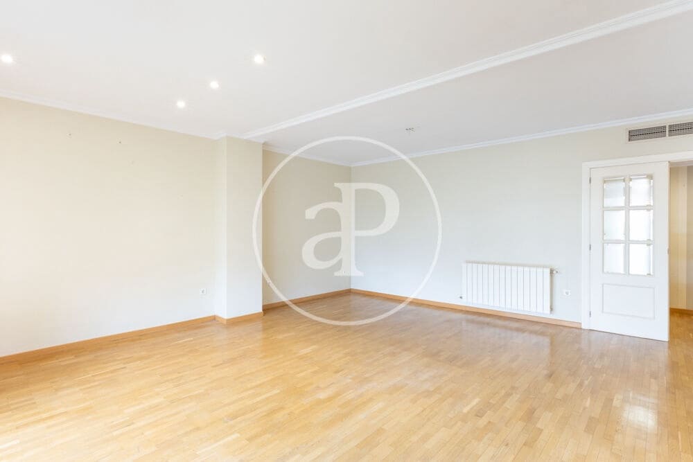 3 bedroom Apartment for rent in Valencia city with garage - € 2,300 (Ref: 9959840)