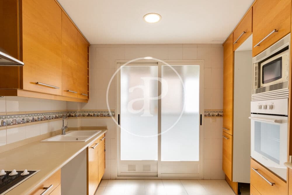 3 bedroom Apartment for rent in Valencia city with garage - € 2,300 (Ref: 9959840)