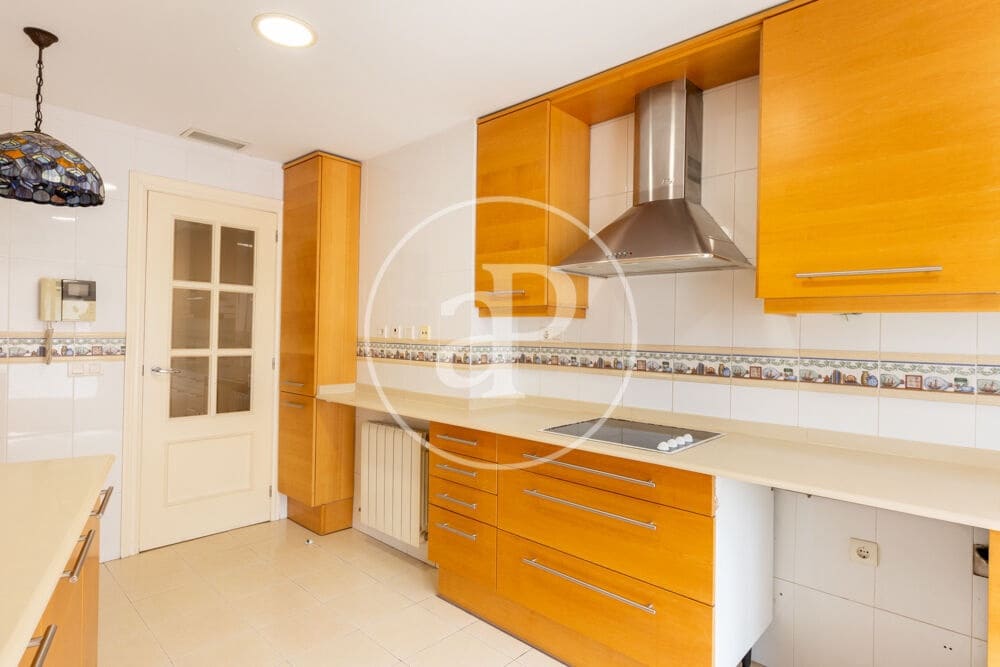 3 bedroom Apartment for rent in Valencia city with garage - € 2,300 (Ref: 9959840)